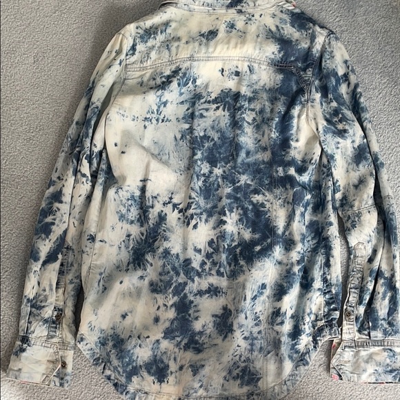 BlankNYC small bleached chambray buttondown shirt - Picture 4 of 4